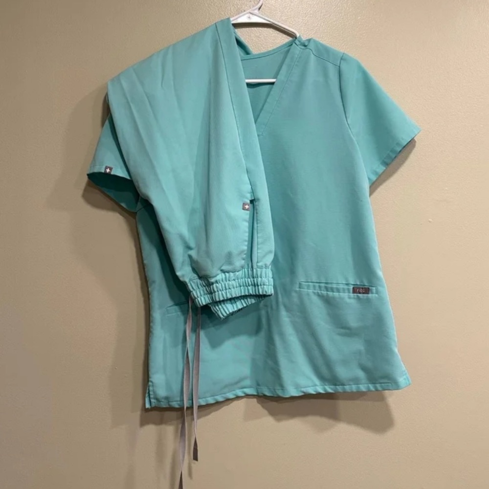 Figs Aqua Sky scrub set size small
